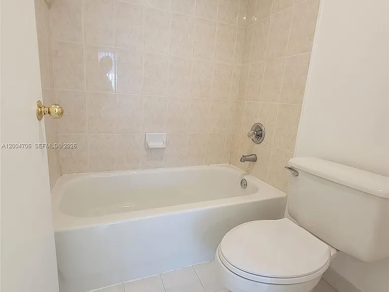 7601 Dickens Ave #402 — Photo 5