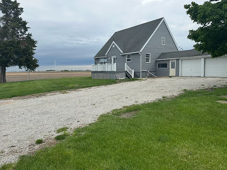 11050 S Lasalle Rd — Photo 2