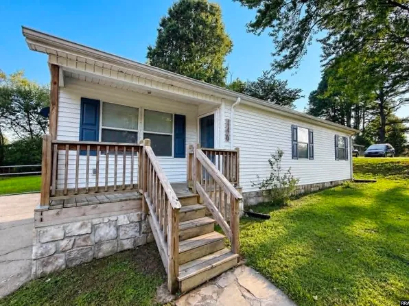 146 Parish Rd, Martin, TN 38237
