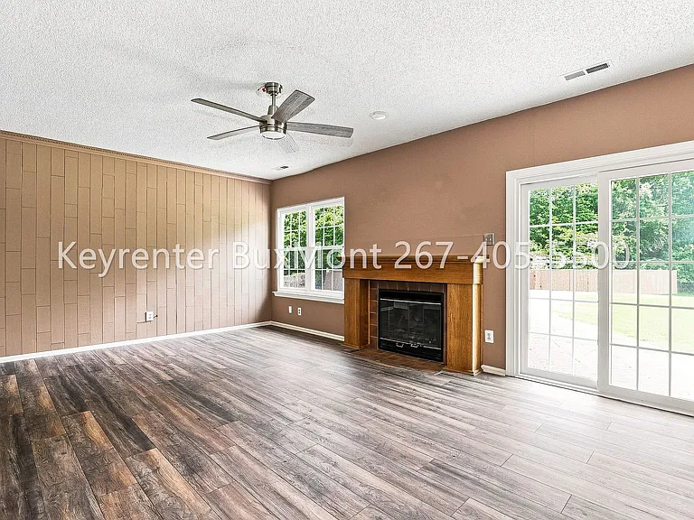 117 Victoria Ln — Photo 3