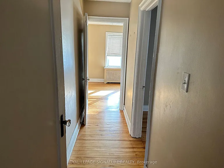 1062 Main St W — Photo 7