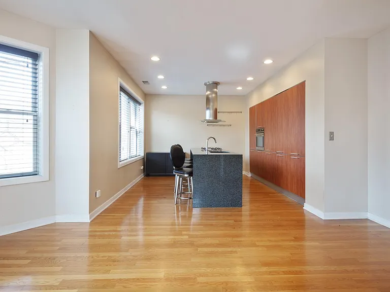 1655 N Fairfield Ave #301 — Photo 3