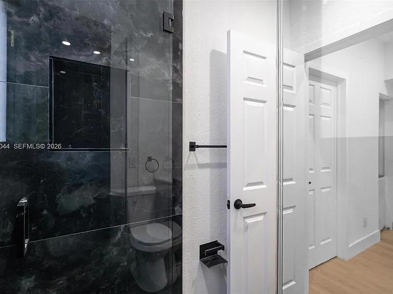 629 SW 10th Ave #6 — Photo 21