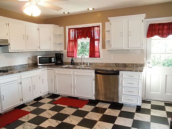 Huge eat-in kitchen