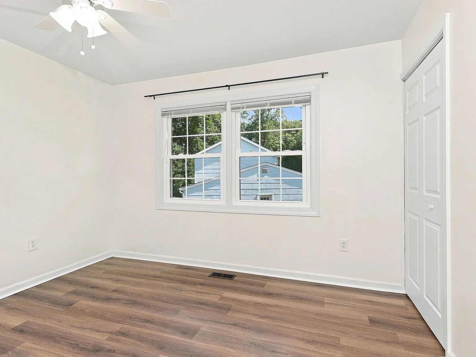 12823 Holiday Lane - 1 — Photo 4