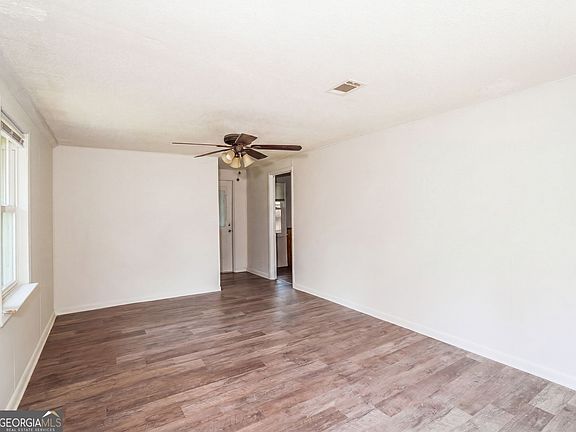 3rd image of 733 Sutton St