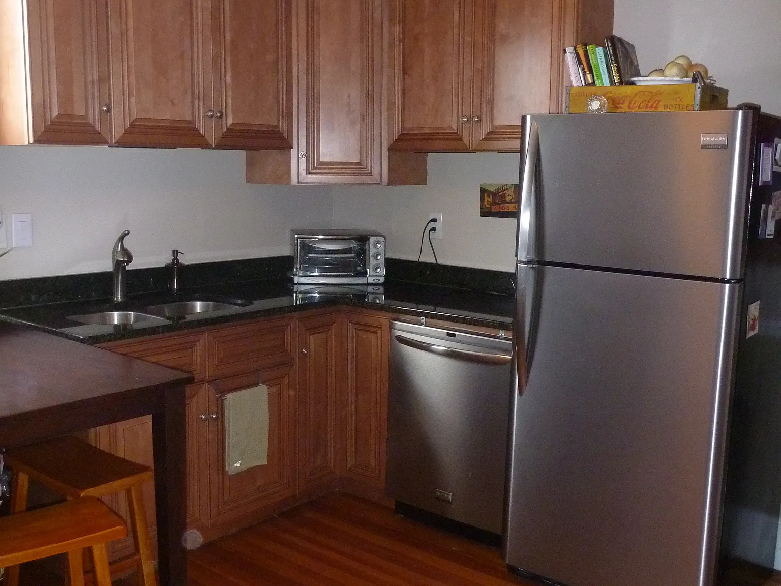 3 bed, 1.5 bath, 1469 sqft, $3,200 — Photo 4