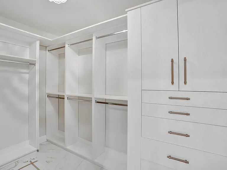 248 Codrington Dr — Photo 35