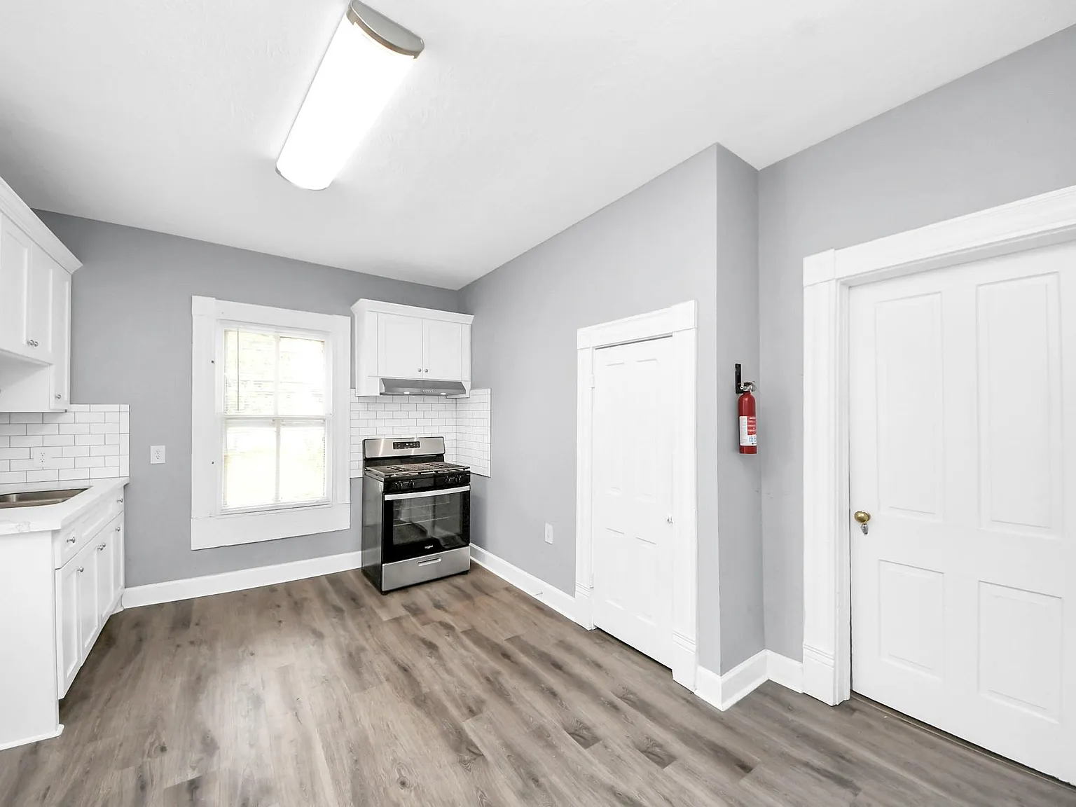 1 bed, 1.0 bath, 450 sqft, $900 — Photo 1