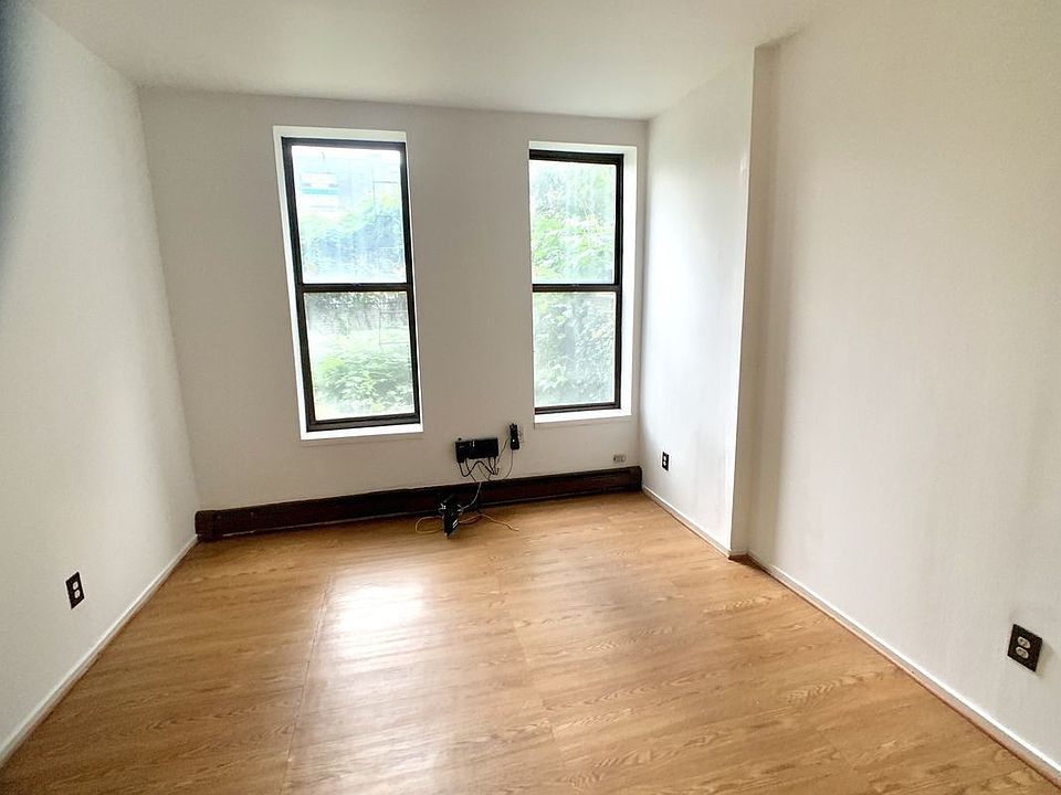 1st image of 891 Pacific St APT 1R