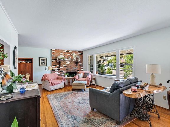 3rd image of 182 El Capitan Dr