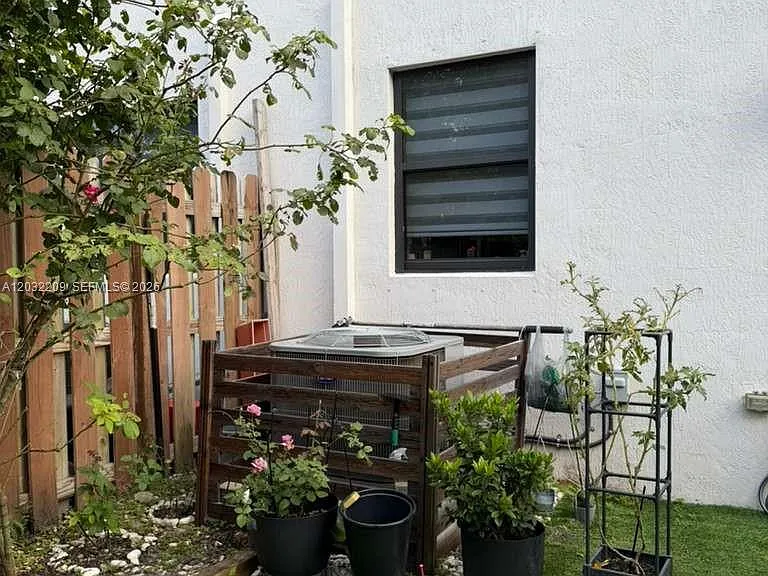 20731 NE 7th Pl #20731 — Photo 3