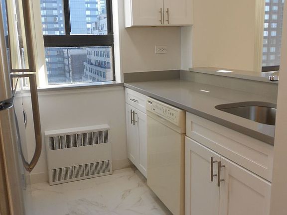 4th image of 347 W 57th St APT 18D