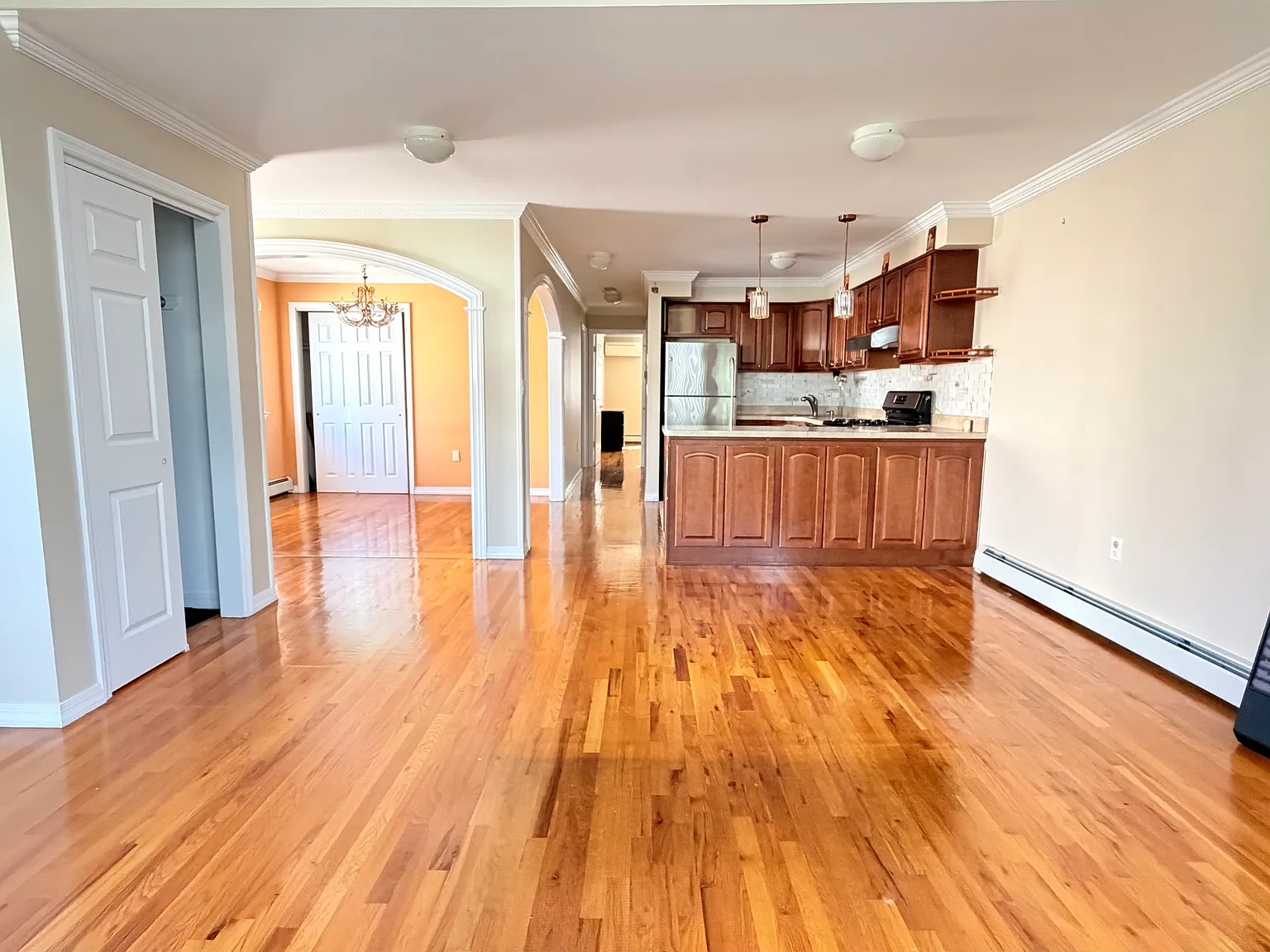 3 bed, 1366 sqft, $3,800 — Photo 2