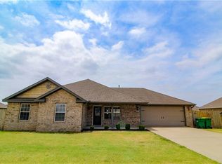 541 Lasso Ln, Centerton, AR 72719