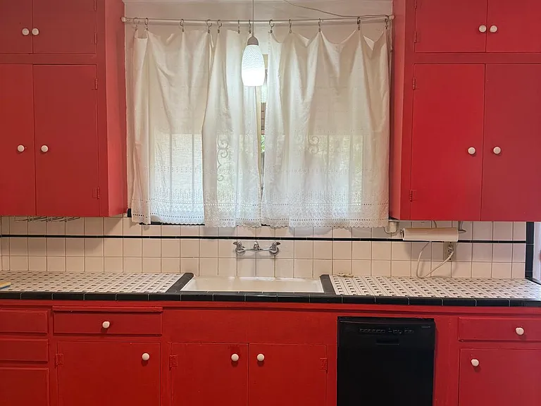 303 Girard Blvd SE #B — Photo 5