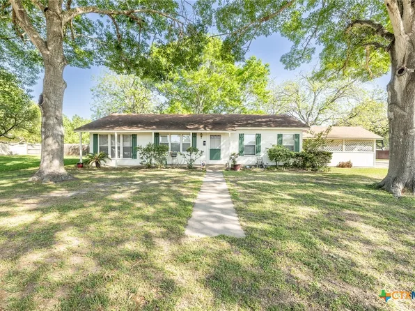 1429 Gardien St, Gonzales, TX 78629