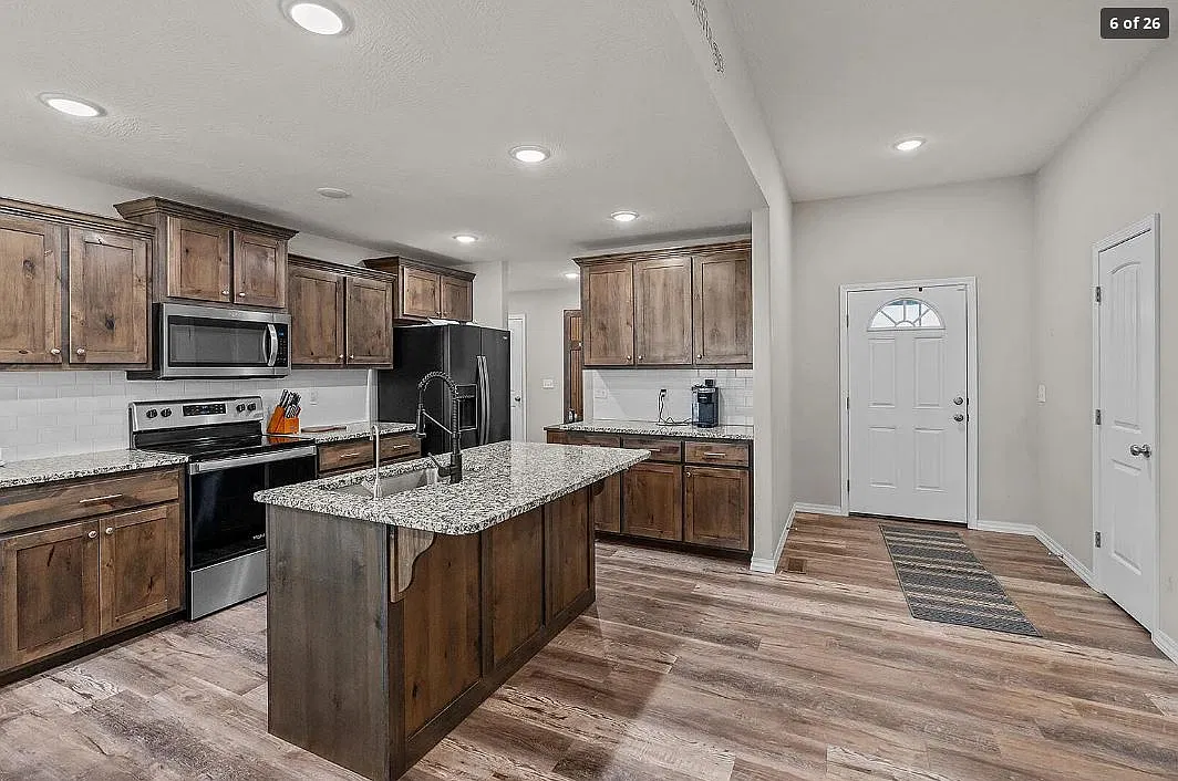4 bed, 1667 sqft, $2,100 — Photo 4