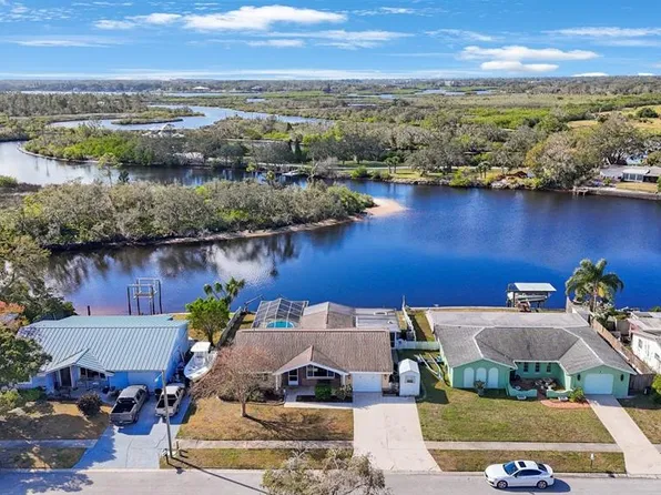 1069 Rushmore Dr, Holiday, FL 34690