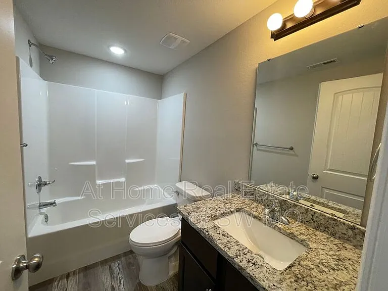 3921 W Linwood St — Photo 14