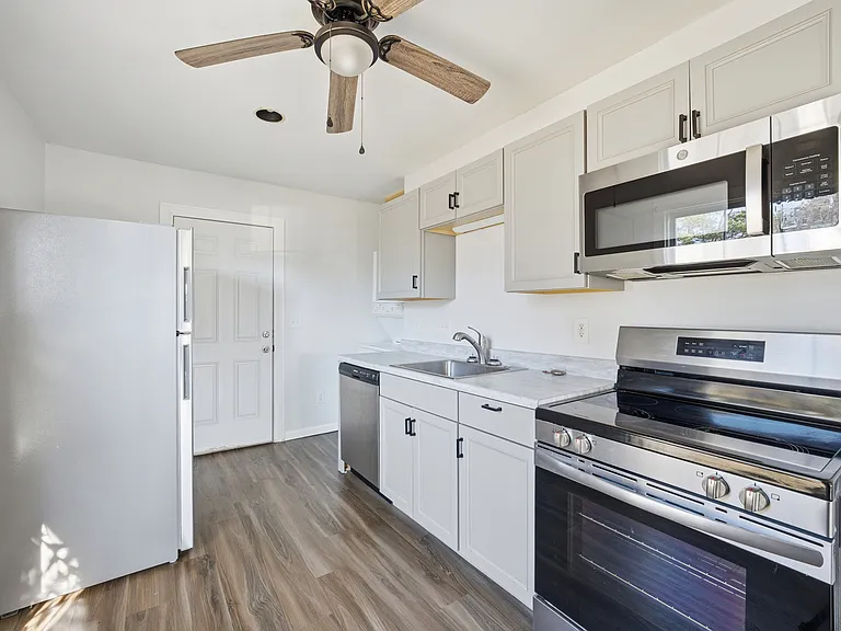 1212 Harris Dr — Photo 4