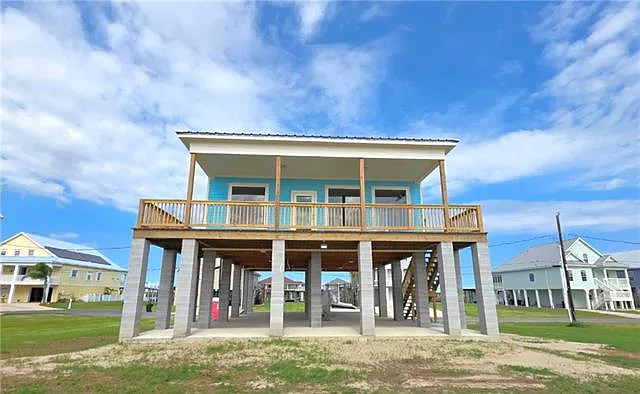 3 bed, 2.0 bath, 1200 sqft, $3,200 — Photo 2
