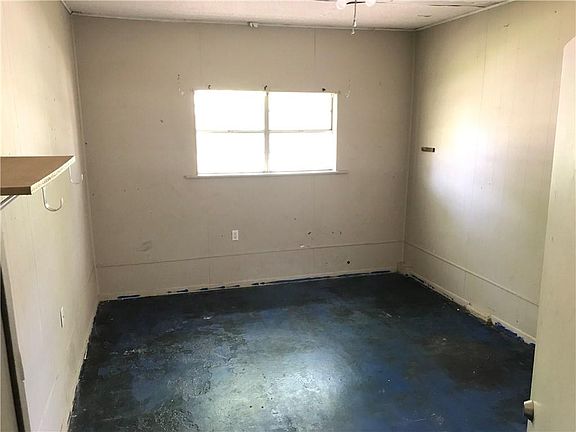 5th image of 2517 Powell Dr