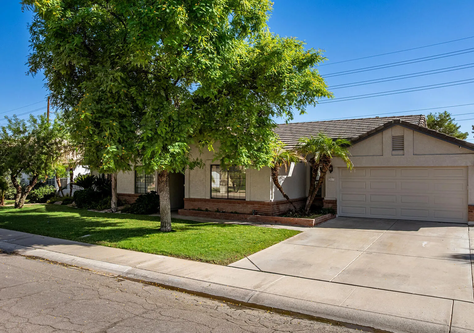 4 bed, 2.0 bath, 2097 sqft, $3,999 — Photo 3