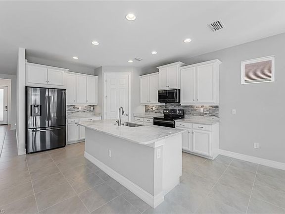 4th image of 28185 Seasons Tide AVE