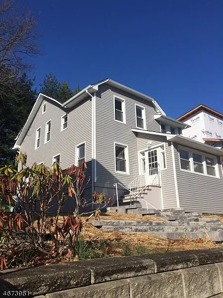 79 Cathedral Ave photo 1