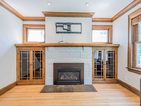 3rd image of 1381 Ashland Ave