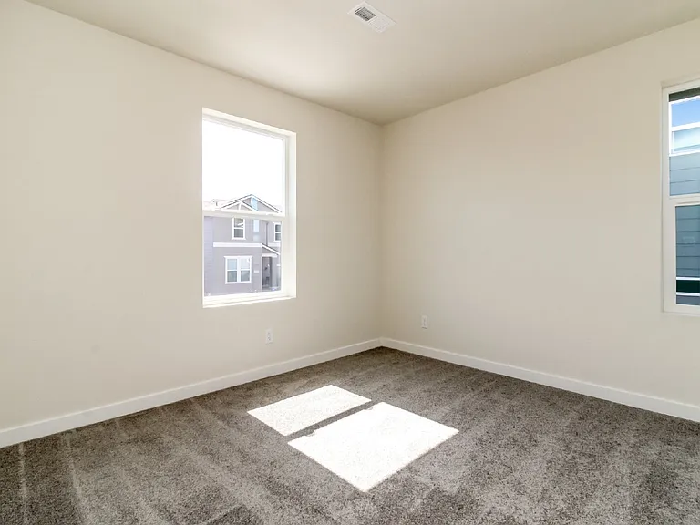 5632 S 302nd St — Photo 25