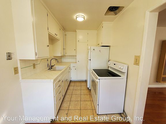 3rd image of 416 Fischer St APT B