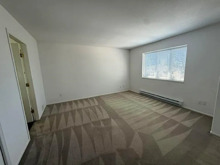 16XX Plateau Cres — Photo 11