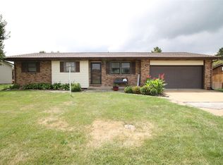 808 Briarwood Dr, Bethalto, IL