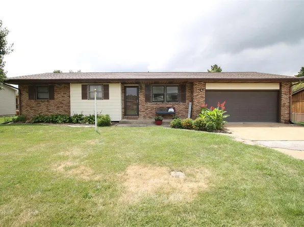 808 Briarwood Dr, Bethalto, IL 62010