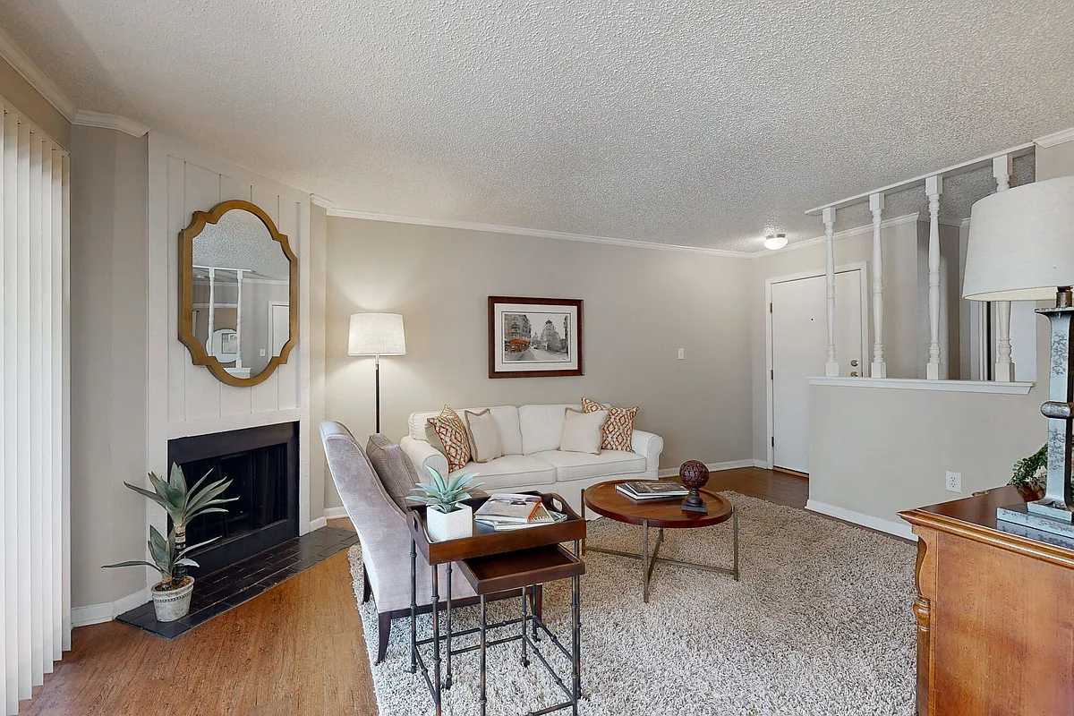 Building Photo - Oak Hollow Apartments