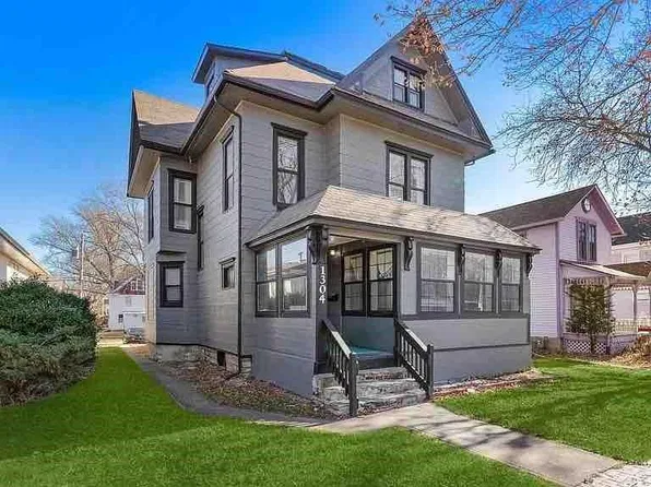 1304 Massachusetts St, Lawrence, KS 66044