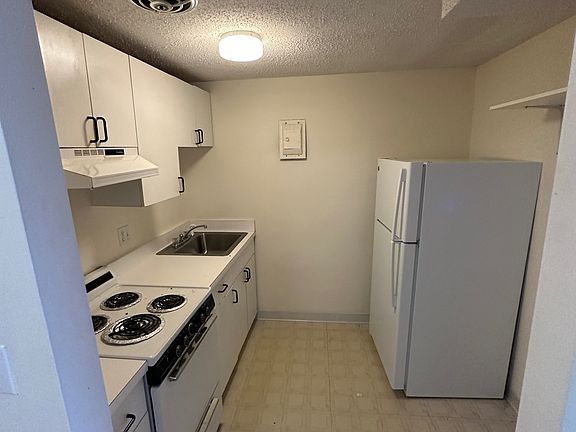 3rd image of 20 Riverside St APT 2-3