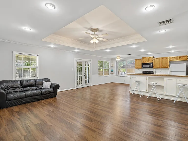 4823 Blue Heron St — Photo 3