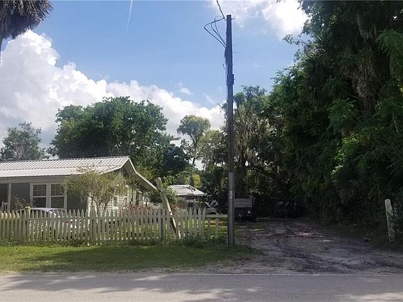 4th image of 241 Railroad Ave