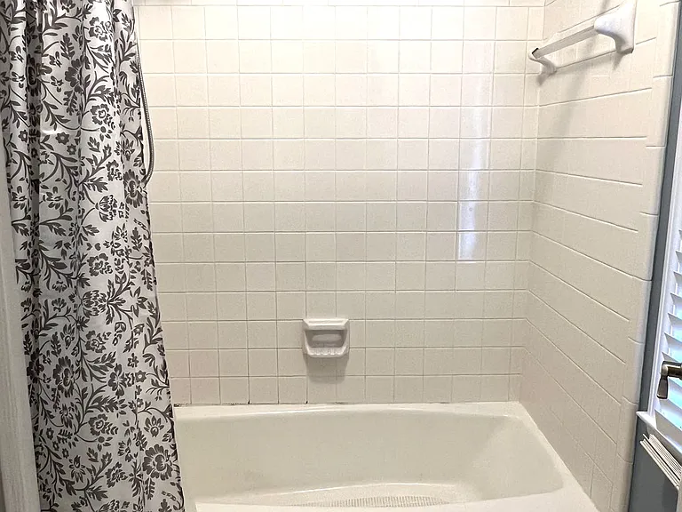 1501 Brookwood Lake Dr — Photo 16