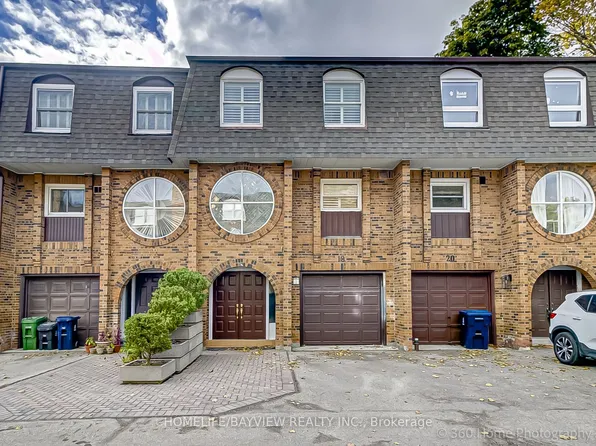 18 Oaken Gtwy #18, North York, ON M2P 2A1