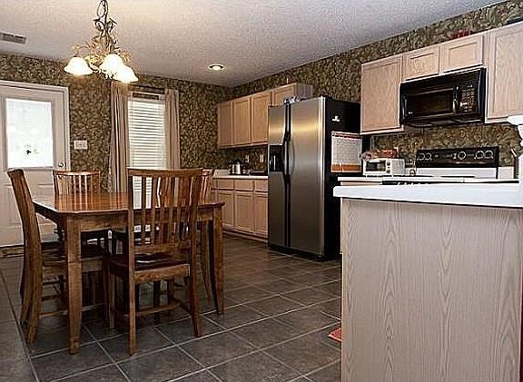 3rd image of 3204 Westview Dr
