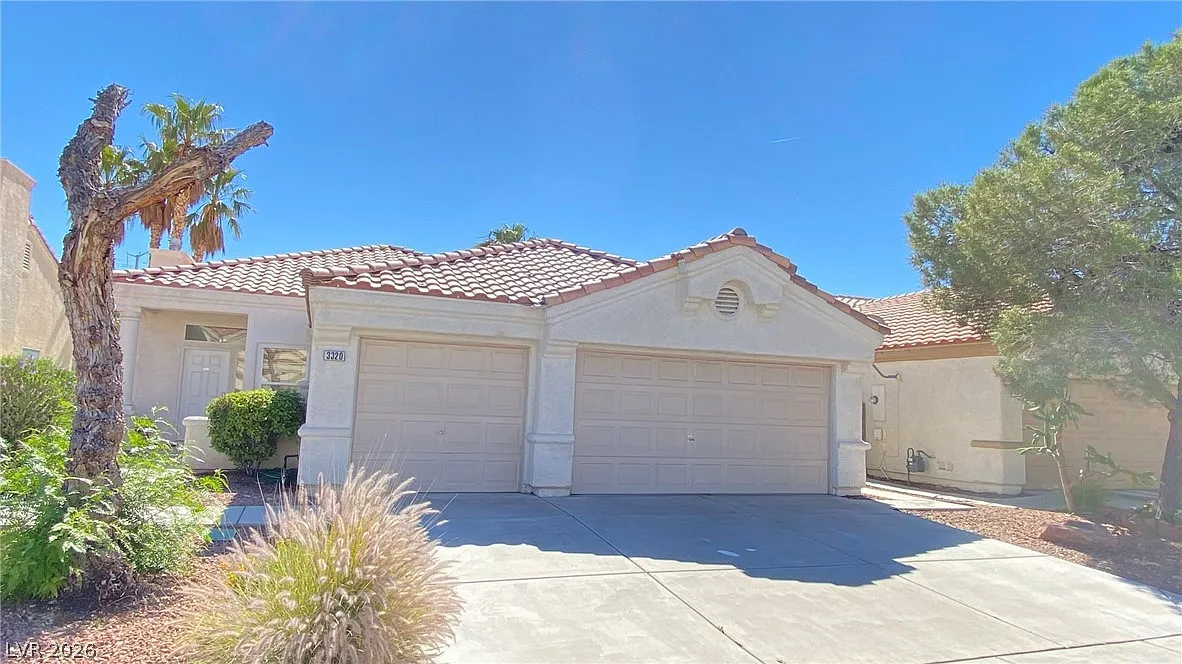 3 bed, 2.0 bath, 1336 sqft, $1,990 — Photo 2