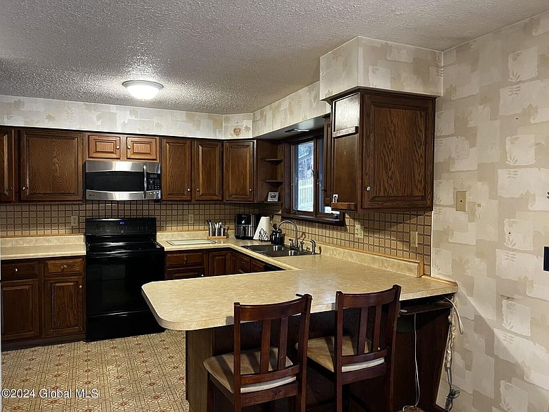 3rd image of 44 Edgewood Drive