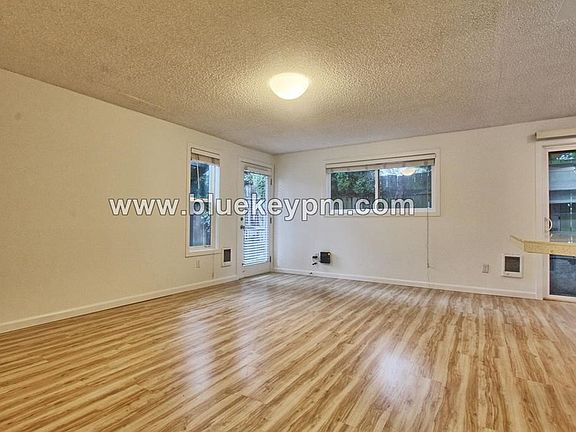 3rd image of 7863 SE Milwaukie Ave