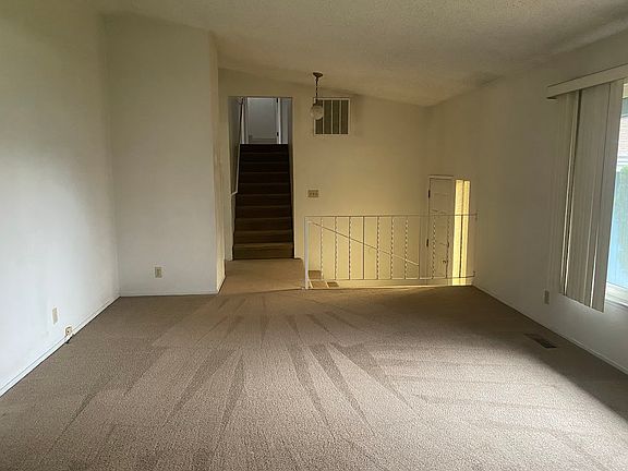 5th image of 966 Crestline Ct