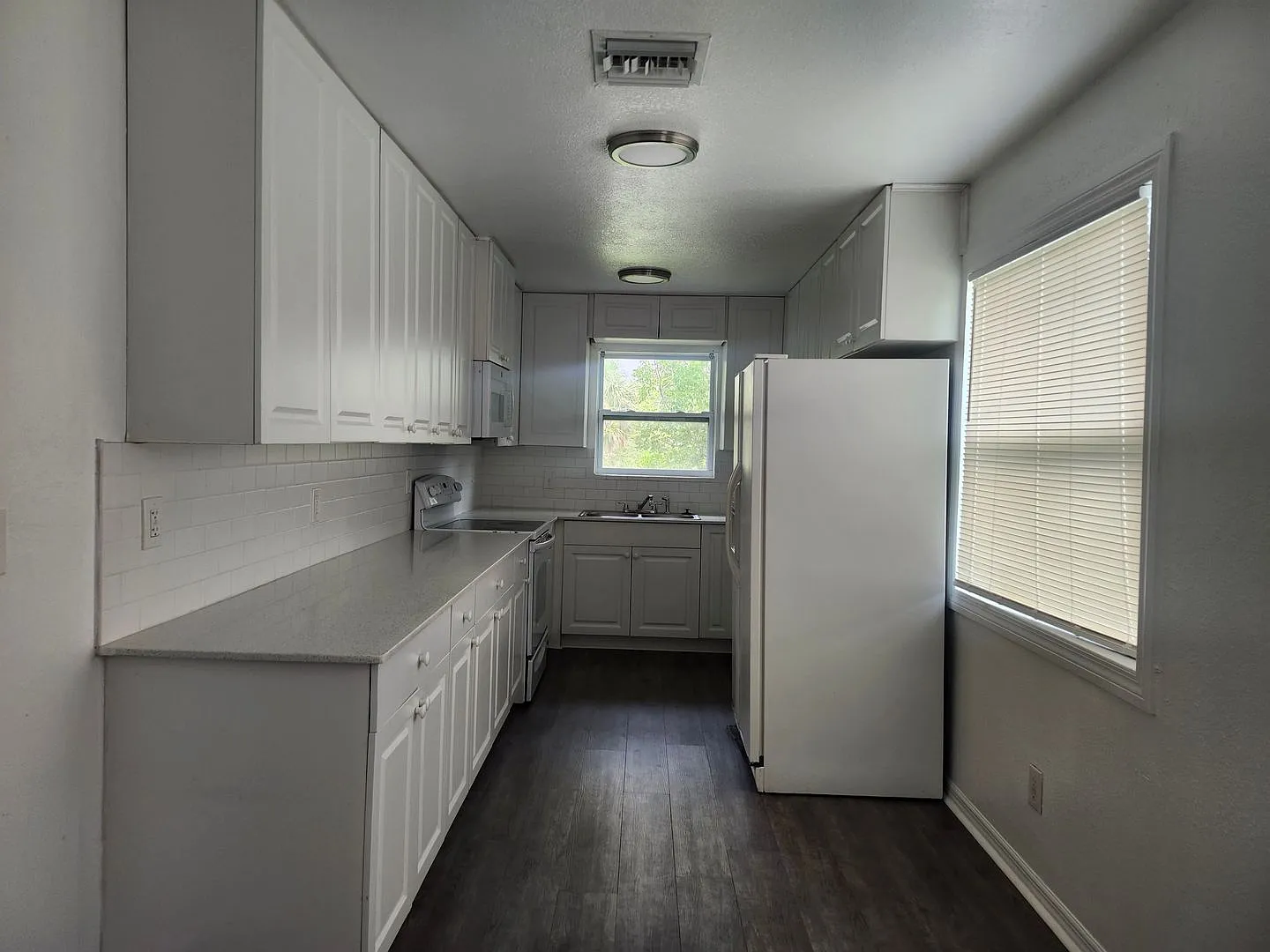 3 bedroom 2 bath — Photo 4