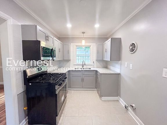 2nd image of 1728 Valencia Rd